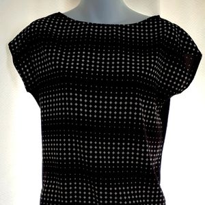 New York & Company Black Patterned Cap Sleeve Top